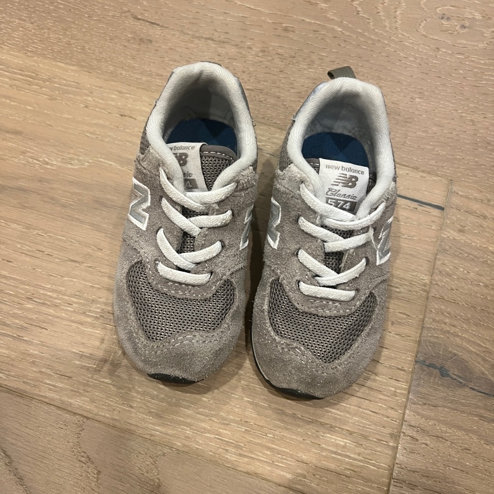 New Balance 574 Athletic Shoe baby/Toddler - Gray size 6c